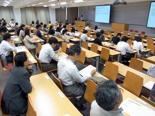 関西英語教育学会 2011年度（第16回） 研究大会 シンポジウム 	「数値目標至上主義の時代をどう乗り越えるか？―本当に学習者のためになる英語教育実践を続けるために」